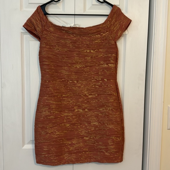 Dark pink with gold shimmer ruched junior dress - Picture 2 of 5